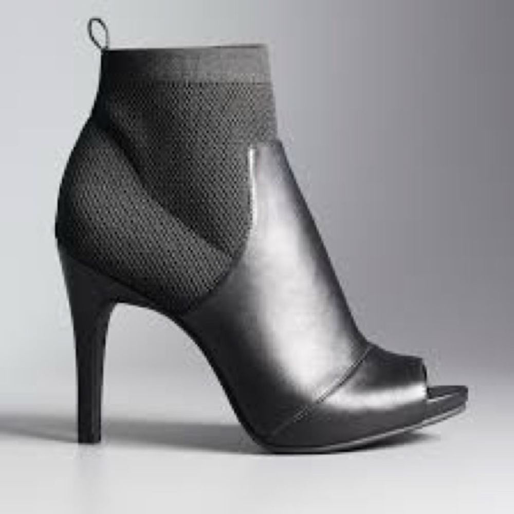 Simply Vera~ Vera Wang Booties